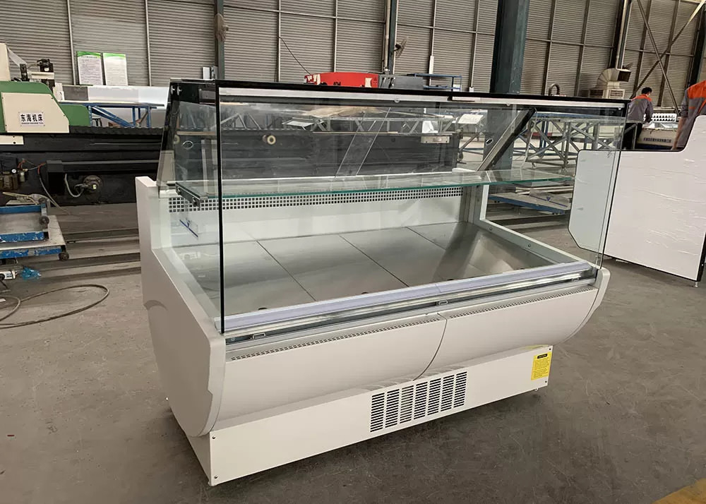 Quadratischer Glasbildschirm Kühlschrank mit offener Tür Temperaturbereich 2-6°C und Leistung