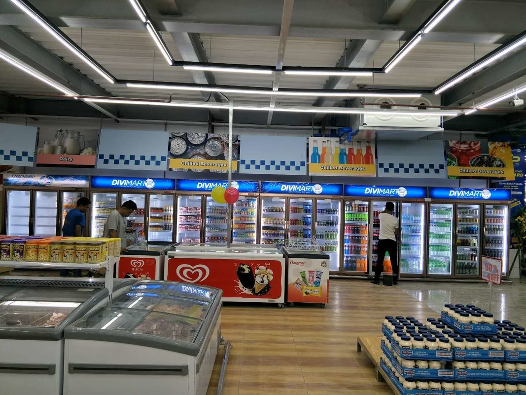 3 Sektionen Glastür-Händler Kühlschrank Handelsregal Kühlschrank Kühlschrank-Händler mit Schwingende Glastür