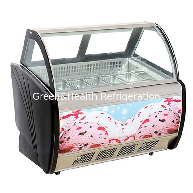 Ein Shop/Eiswarenladen nutzt Eiskühlschränke, um Edelstahlkühlschränke und Gefrierschränke anzuzeigen.